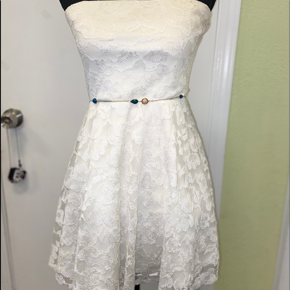 🤍white strapless dress🤍